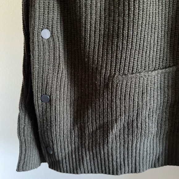 New Vince Green Cowl Neck Buttons Oversized Sweater size Small - Picture 3 of 11